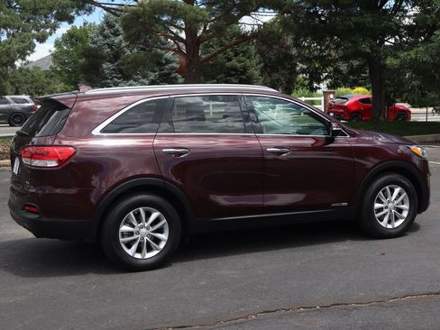 Used 2016 Kia Sorento LX w/ LX Convenience Package AWD/4WD image 4