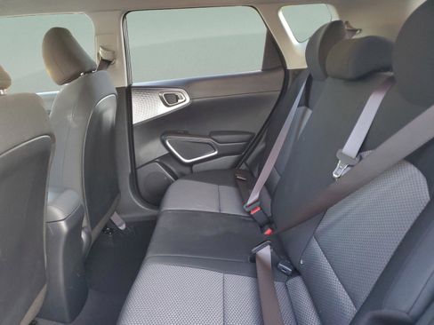 Certified 2025 Kia Soul LX w/ LX Technology Package FWD image 7