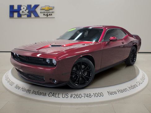 Used 2018 Dodge Challenger R/T w/ Blacktop Package RWD image 3