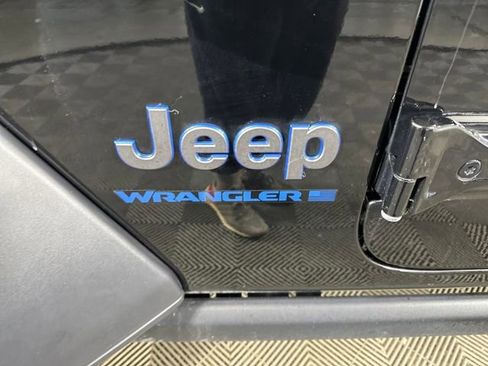 Used 2023 Jeep Wrangler Unlimited w/ Cold Weather Group image 10