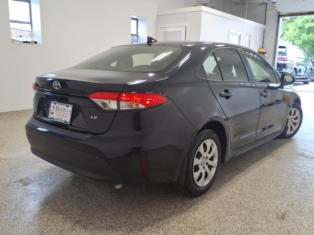 Used 2023 Toyota Corolla LE FWD image 4