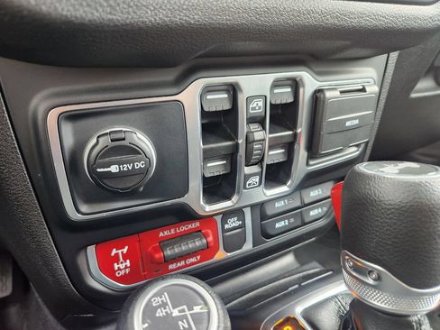 Used 2025 Jeep Wrangler Unlimited Sport AWD/4WD image 27