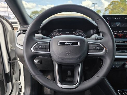 Used 2024 Jeep Compass Latitude image 21