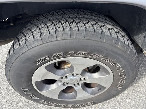 Used 2017 Jeep Wrangler Unlimited Sahara image 12