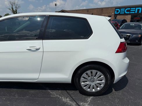 Used 2015 Volkswagen Golf S image 40