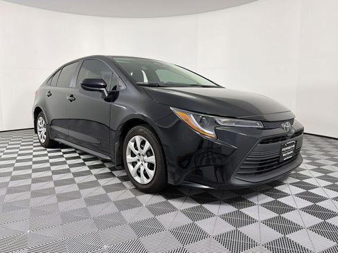 Used 2025 Toyota Corolla LE image 12