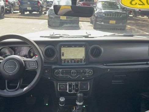 Used 2023 Jeep Wrangler Unlimited w/ Sun & Screen Package AWD/4WD image 33