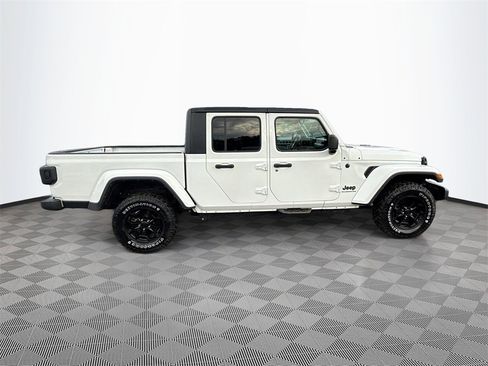 Used 2022 Jeep Gladiator Willys image 5