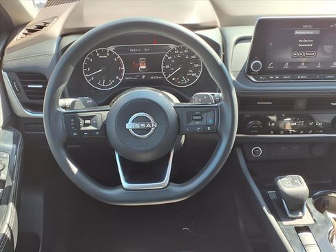 Used 2023 Nissan Rogue SV image 3