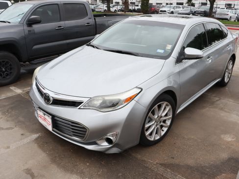 Used 2015 Toyota Avalon Limited w/ Technology Package FWD image 6