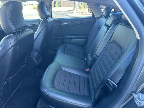 Used 2018 Ford Fusion SE w/ Equipment Group 201A image 15