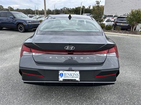 New 2026 Hyundai Elantra SE image 10