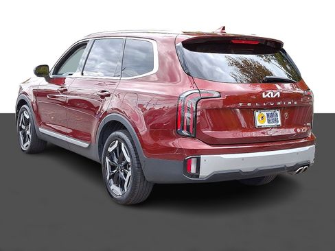 Used 2024 Kia Telluride EX w/ EX Captain's Chair Package image 4