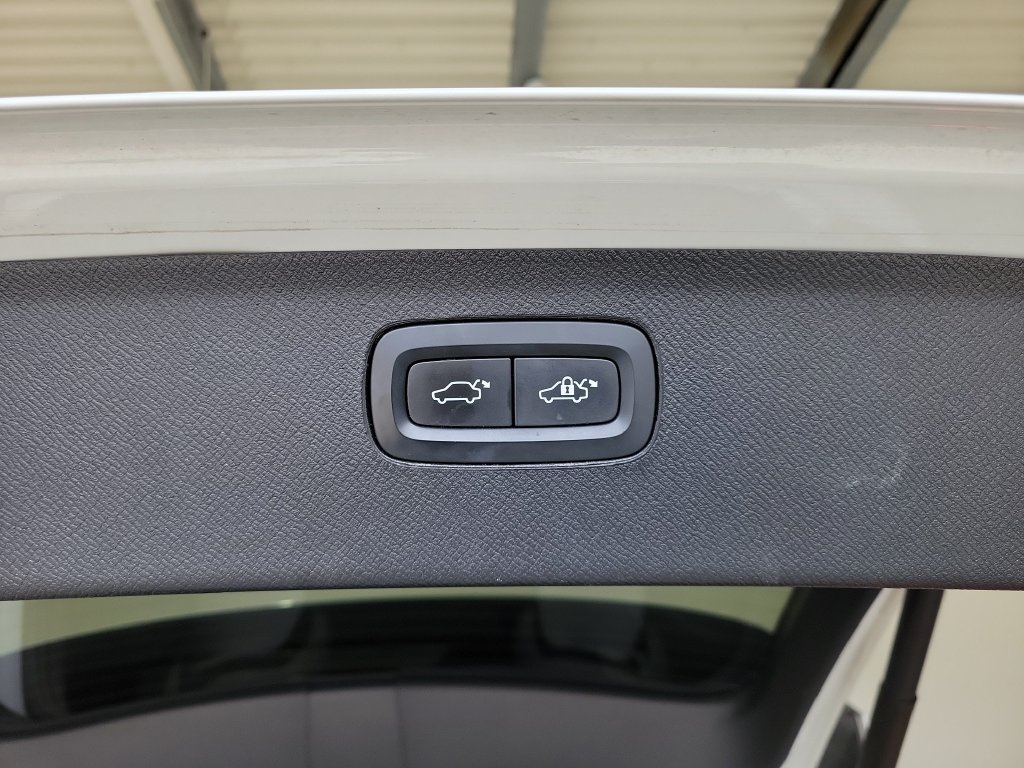 Used 2021 Volvo XC90 T6 R-Design w/ Advanced Package AWD/4WD image 11