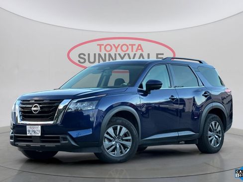 Used 2024 Nissan Pathfinder SV image 1