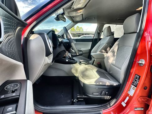 Used 2021 Kia Soul S image 11
