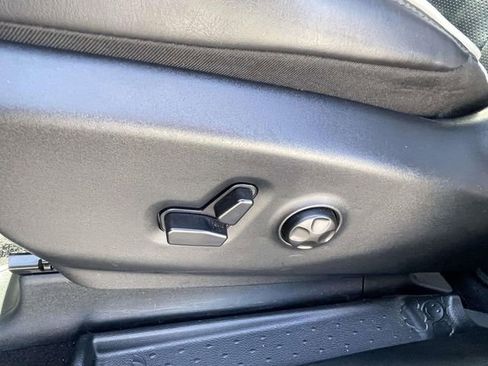 Used 2025 Chrysler Pacifica Limited FWD image 15