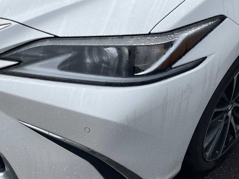 Used 2023 Lexus ES 300h w/ Premium Package image 10