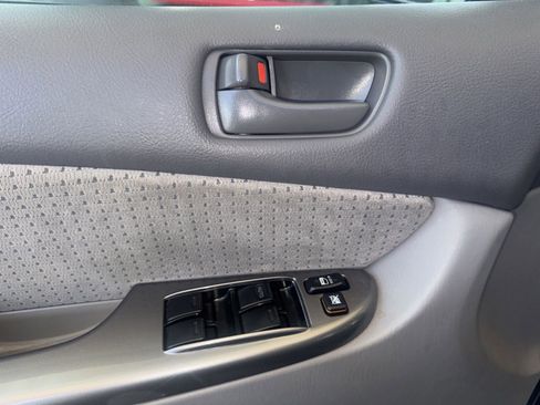 Used 2010 Toyota Sienna LE FWD image 4