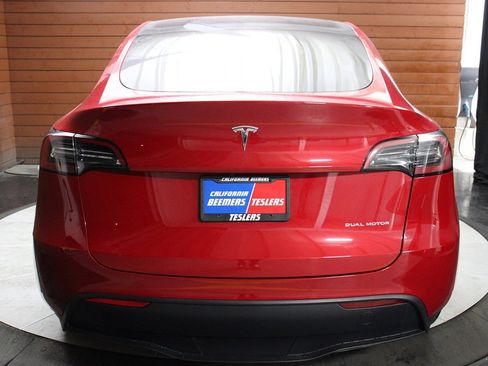 Used 2023 Tesla Model Y Long Range image 9