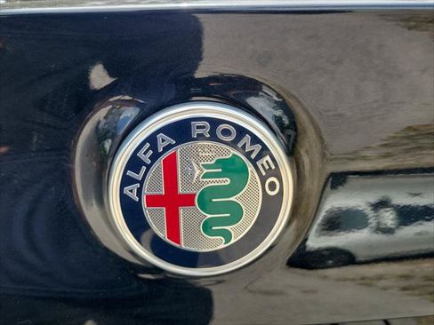 Used 2023 Alfa Romeo Giulia Veloce RWD image 8