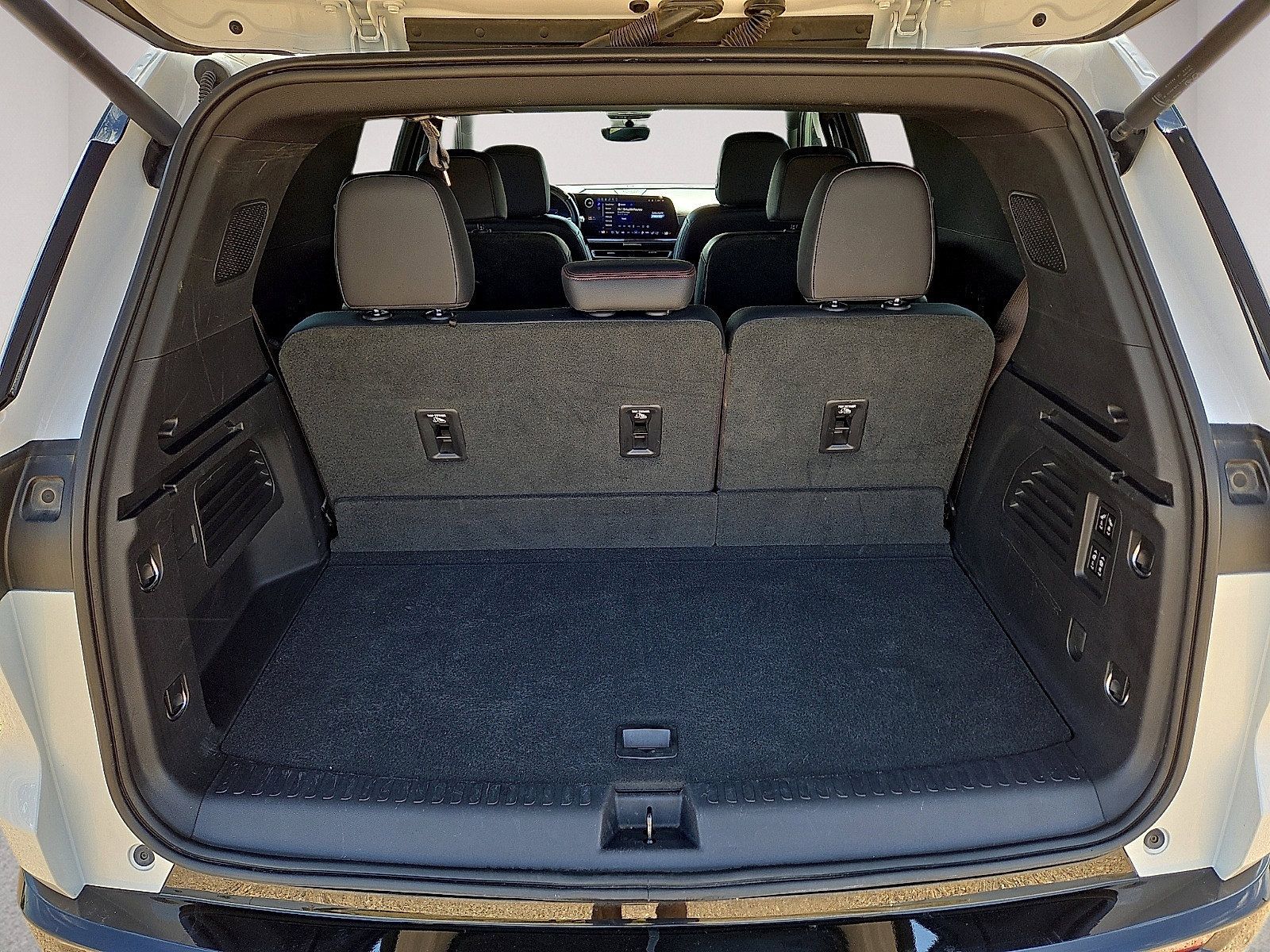 Used 2024 Chevrolet Traverse RS w/ LPO, Floor Liner Package FWD image 14