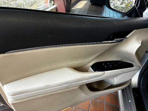 Used 2019 Toyota Camry LE image 14