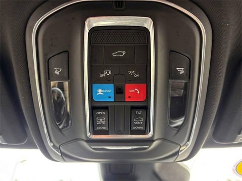 Used 2021 Jeep Grand Cherokee L Laredo image 32