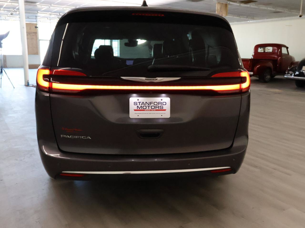 Used 2025 Chrysler Pacifica Select FWD image 26