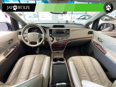 Used 2011 Toyota Sienna XLE w/ Entertainment Pkg AWD/4WD image 7