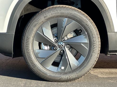 New 2026 Volkswagen Taos S FWD image 25