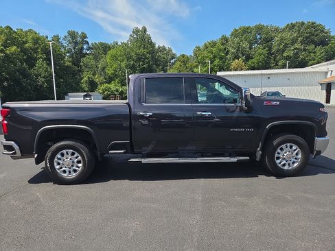 Used 2024 Chevrolet Silverado 2500 LTZ w/ LTZ Plus Package AWD/4WD image 2