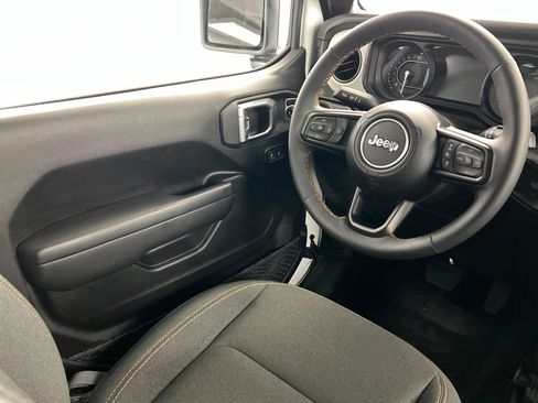 Used 2024 Jeep Wrangler Willys image 12