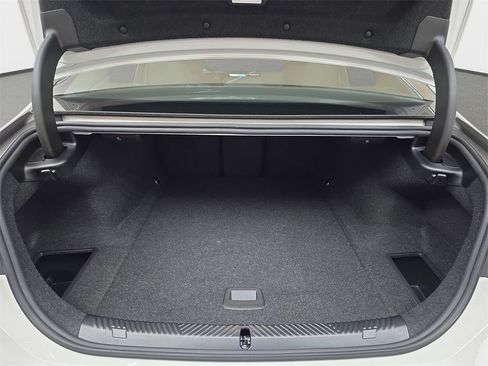 Used 2025 BMW i5 xDrive40 w/ Premium Package image 15