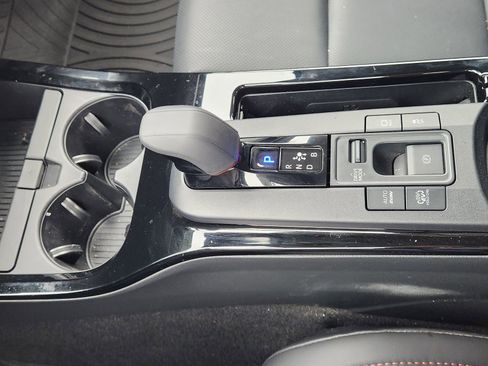 Used 2025 Toyota Prius Plug-In Hybrid image 24