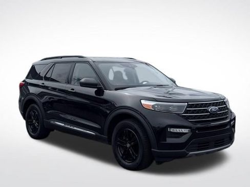 Used 2020 Ford Explorer XLT w/ Equipment Group 202A AWD/4WD image 4