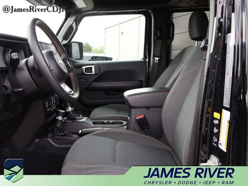 Used 2024 Jeep Wrangler Unlimited Sahara AWD/4WD image 22