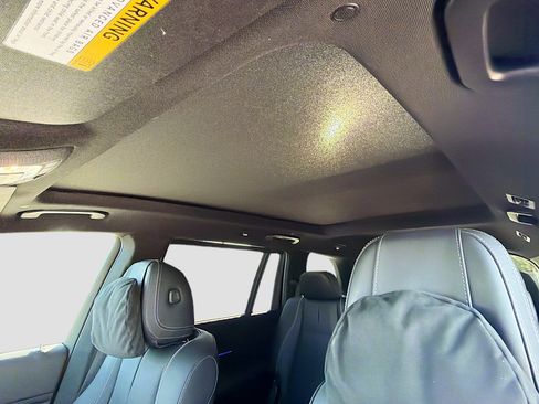 Used 2025 Mercedes-Benz GLS 580 4MATIC image 29