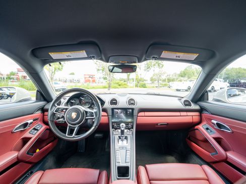 Used 2025 Porsche 718 Cayman RWD image 8