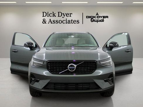 New 2026 Volvo XC40 B5 Ultra w/ Protection Package Premier image 7