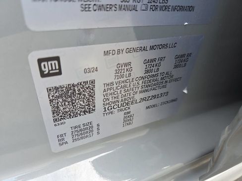 Used 2024 Chevrolet Silverado 1500 RST AWD/4WD image 19