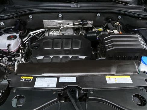 Certified 2025 Volkswagen Atlas Cross Sport SE FWD image 34
