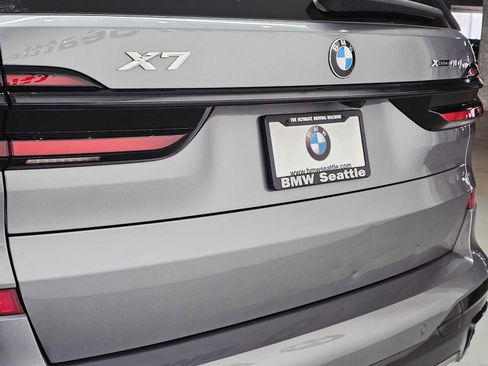Used 2024 BMW X7 xDrive40i w/ M Sport Package image 7