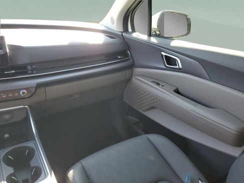 New 2026 Kia Carnival EX FWD image 11
