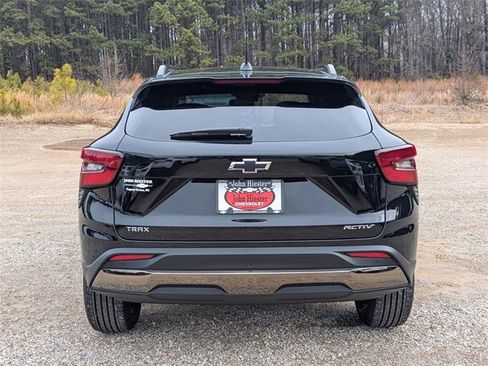 New 2026 Chevrolet Trax ACTIV w/ Sunroof Package image 3