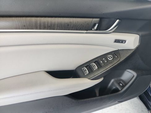 Used 2019 Honda Accord Touring image 16