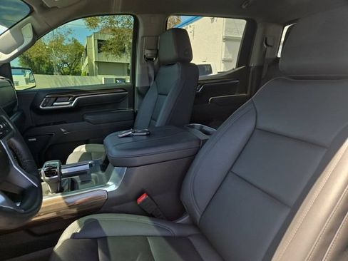 Used 2025 Chevrolet Silverado 1500 LT Trail Boss w/ Convenience Package II AWD/4WD image 7