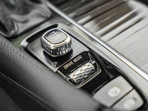 Used 2019 Volvo XC90 T6 Momentum w/ Advanced Package image 24