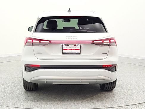 Used 2024 Audi Q4 e-tron Premium Plus image 6