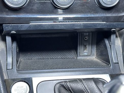 Used 2016 Volkswagen Golf 4-Door image 38